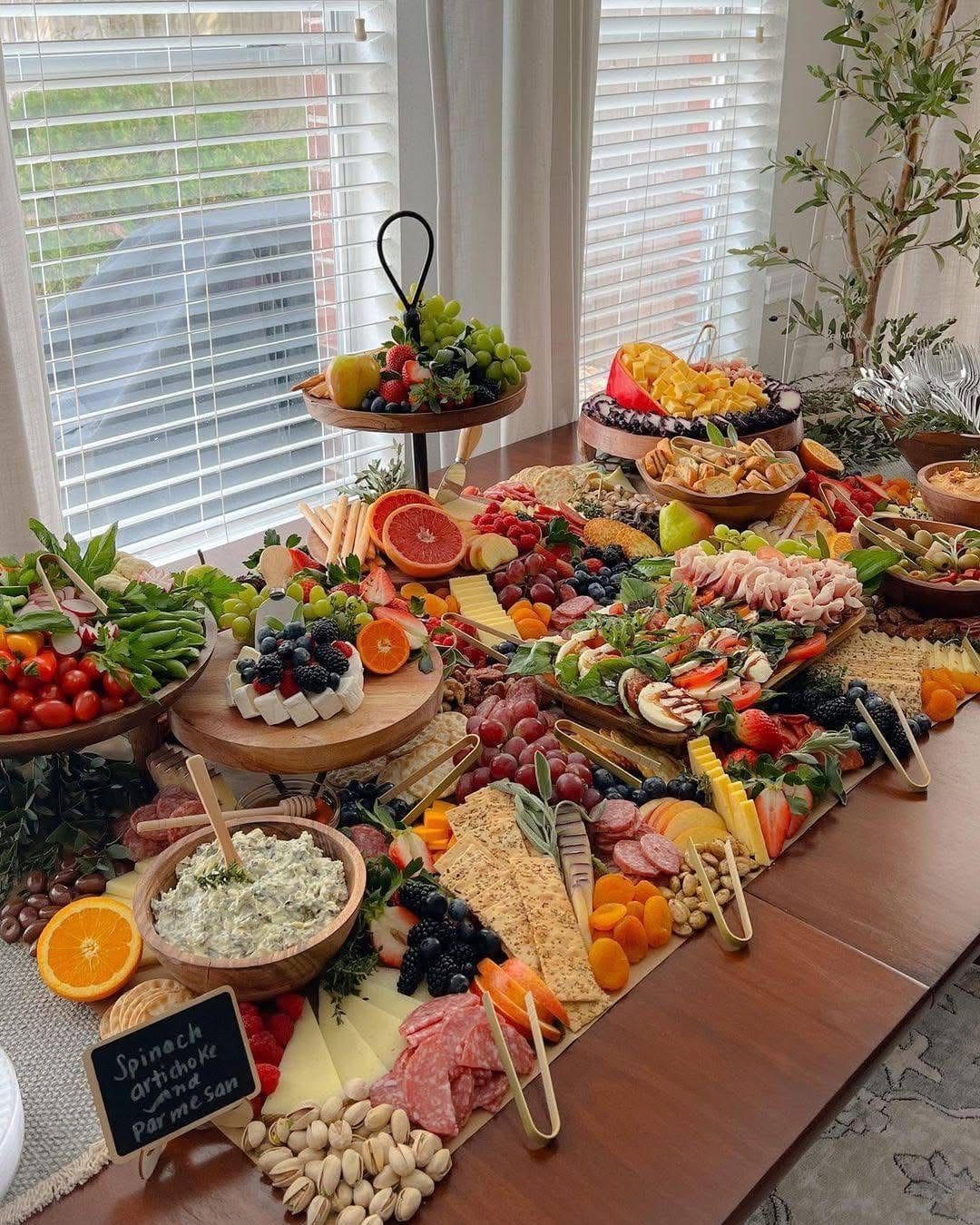 exploring-the-art-of-charcuterie-and-grazing-tables