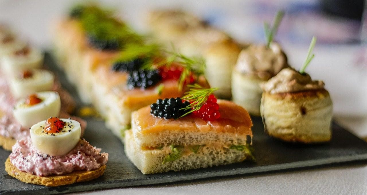 the-differences-between-canapes-hors-doeuvres-canapes